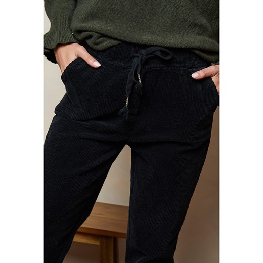 Joséfine Spodnie sztruksowe &quot;Korne&quot; w kolorze czarnym Joséfine L wyprzedaż Limango Polska