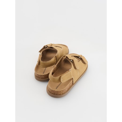 Reserved - Sandały z imitacji skóry - beżowy Reserved 32 Reserved