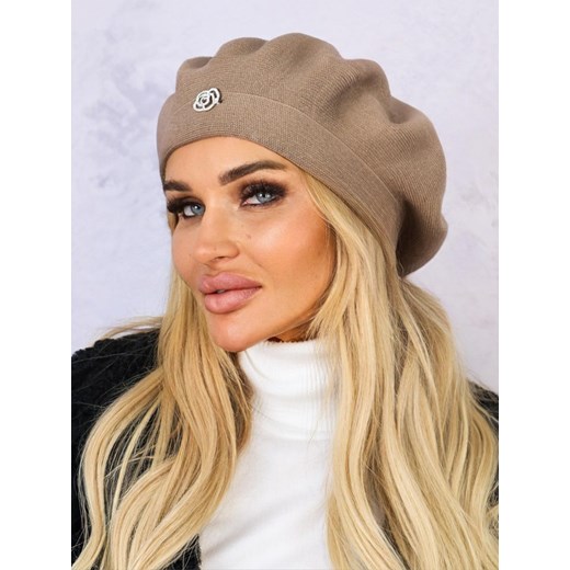 BERET DAMSKI Z BROSZKĄ- BRĄZOWY ze sklepu olika.com.pl w kategorii Czapki zimowe damskie - zdjęcie 179026583