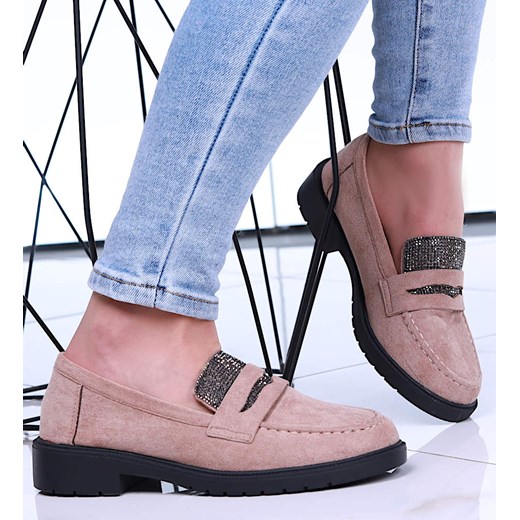 Beżowe zamszowe półbuty loafersy na niskim obcasie /F8-3 15476 T386/ ze sklepu Pantofelek24.pl w kategorii Mokasyny damskie - zdjęcie 179042893