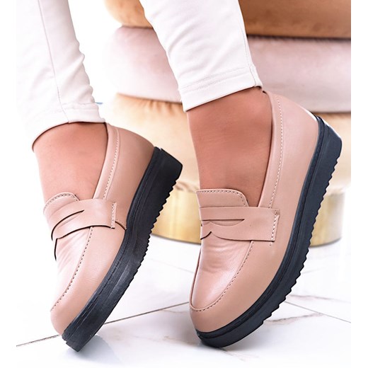 Wsuwane loafersy damskie na płaskim obcasie Beżowe /D5-2 13679 T339/ ze sklepu Pantofelek24.pl w kategorii Półbuty damskie - zdjęcie 179045194