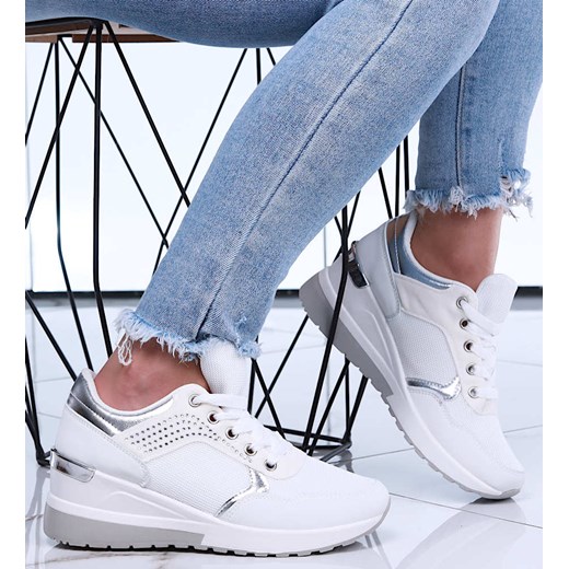 Białe sneakersy damskie na niskim koturnie /E7-1 15595 T489/ ze sklepu Pantofelek24.pl w kategorii Buty sportowe damskie - zdjęcie 179059163