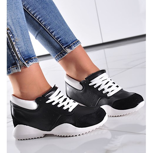 Czarne sneakersy na niskim koturnie /B2-3 9721 S190/ ze sklepu Pantofelek24.pl w kategorii Buty sportowe damskie - zdjęcie 179063752