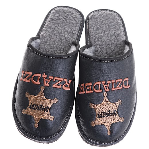 Dziadek szeryf rządzi- skórzane kapcie na prezent /B4-1 13087 S18-45/ ze sklepu Pantofelek24.pl w kategorii Kapcie męskie - zdjęcie 179064284