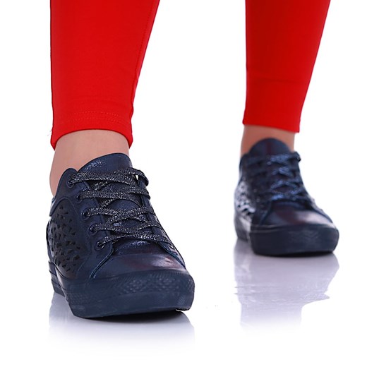 Granatowe ażurowe trampki na koturnie /B3-1 17200 G8-61/ ze sklepu Pantofelek24.pl w kategorii Trampki damskie - zdjęcie 179064744