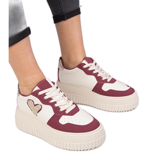 Bordowe sneakersy damskie z brokatowym serduszkiem czerwone ze sklepu ButyModne.pl w kategorii Buty sportowe damskie - zdjęcie 179067523
