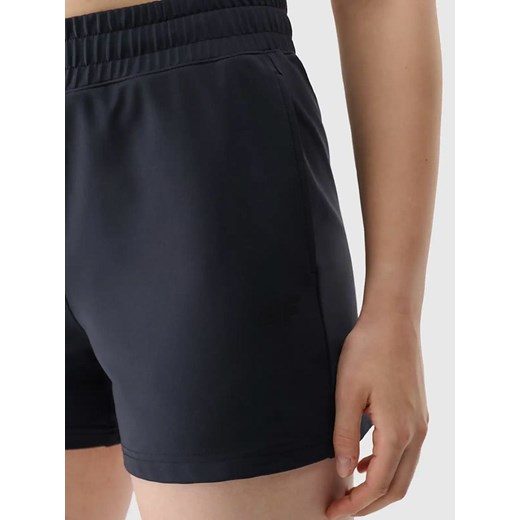 4F szorty w sportowym stylu 