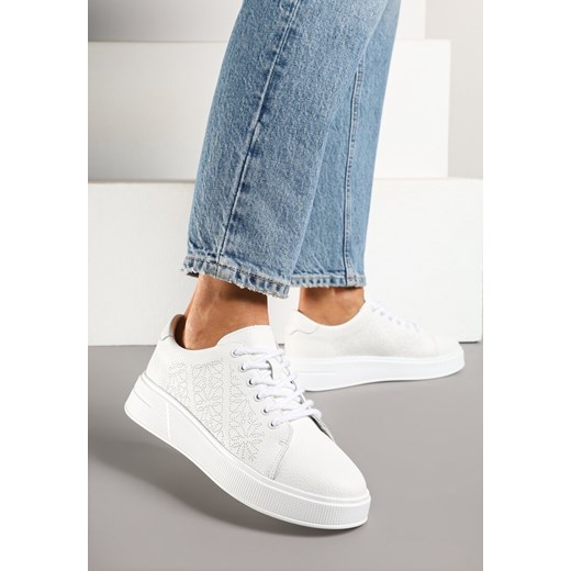 Białe Sneakersy Typu Tenisówki ze Skóry Naturalnej z Ozdobną Perforacją Koromitta ze sklepu born2be.pl w kategorii Buty sportowe damskie - zdjęcie 179081002