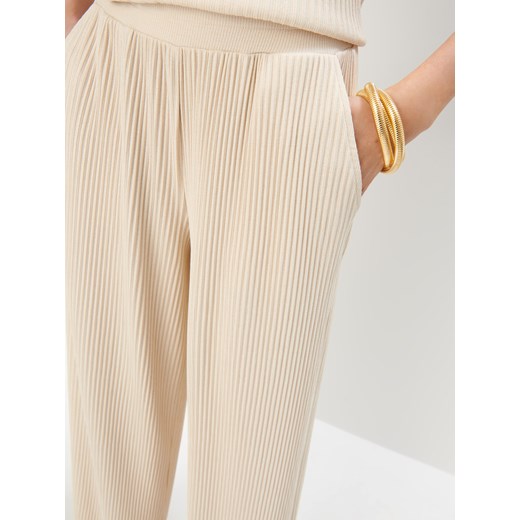 Spodnie damskie Mohito beżowe 