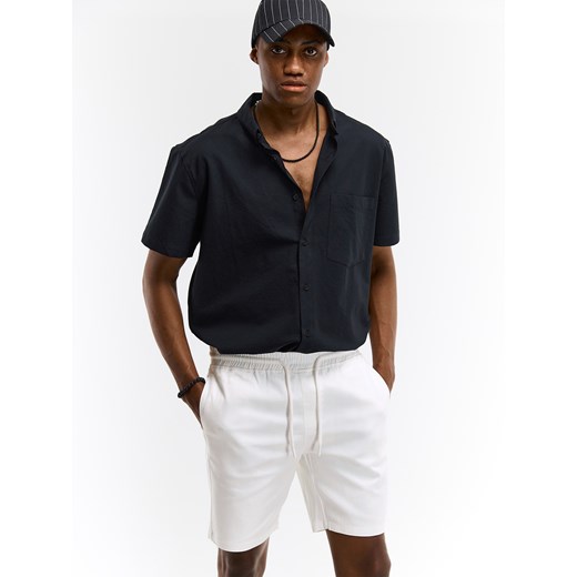 Koszula męska Gate casual czarna bawełniana z klasycznym kołnierzykiem z krótkimi rękawami 