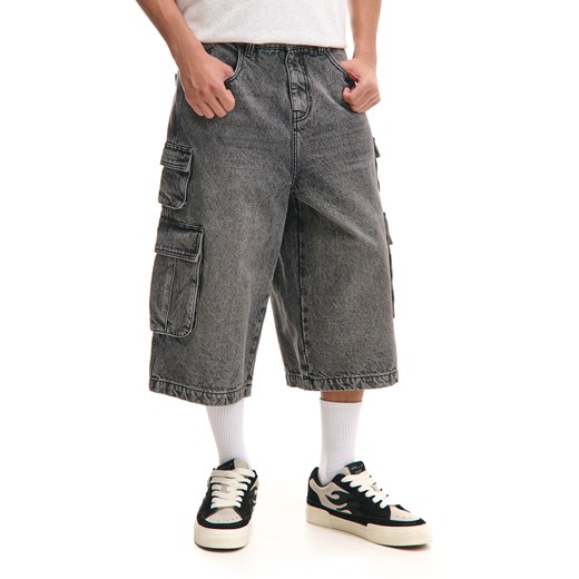 Cropp - Jeansowe szorty skater z efektem stone wash - szary ze sklepu Cropp w kategorii Spodenki męskie - zdjęcie 179121794