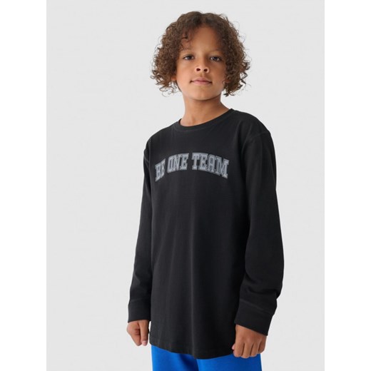 Chłopięcy longsleeve z nadrukiem 4F 4FJRAW24TLONM403 - czarny ze sklepu Sportstylestory.com w kategorii T-shirty chłopięce - zdjęcie 179127612