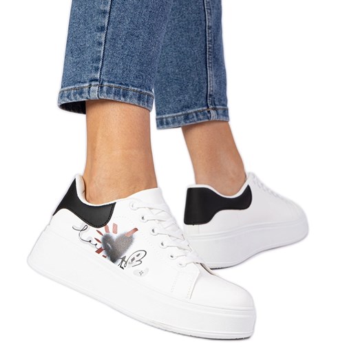 Biało-czarne sneakersy trampki sportowe damskie z nadrukiem białe ze sklepu ButyModne.pl w kategorii Buty sportowe damskie - zdjęcie 179134223