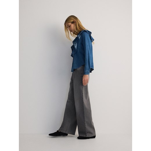 Reserved jeansy damskie w miejskim stylu na wiosnę 