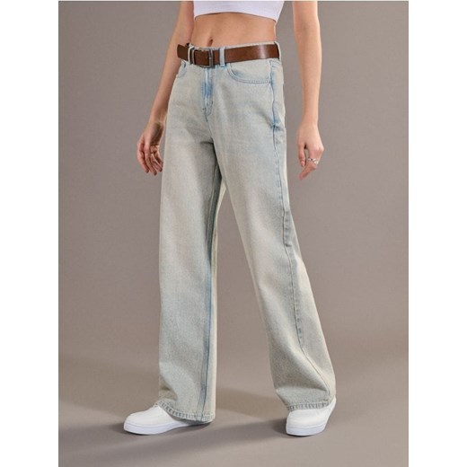 Sinsay - Jeansy high waist - różowy ze sklepu Sinsay w kategorii Jeansy damskie - zdjęcie 179142551