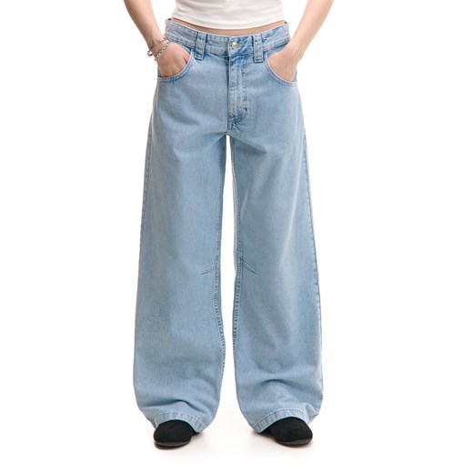 Cropp - Jasne jeansy baggy - niebieski ze sklepu Cropp w kategorii Jeansy damskie - zdjęcie 179159002