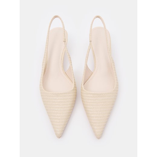 Czółenka Mohito beżowe z niskim obcasem bez zapięcia 