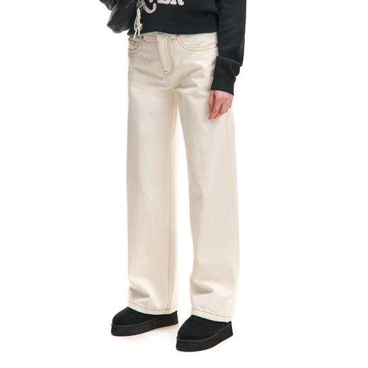 Cropp - Kremowe jeansy baggy low waist w stylu vintage - kremowy ze sklepu Cropp w kategorii Jeansy damskie - zdjęcie 179180001