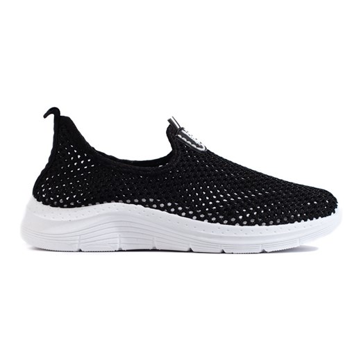 Ażurowe wsuwane czarne buty sportowe ze sklepu ButyModne.pl w kategorii Buty sportowe damskie - zdjęcie 179187433