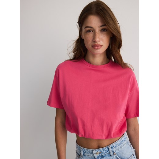 Reserved - Krótki t-shirt - różowy ze sklepu Reserved w kategorii Bluzki damskie - zdjęcie 179195404