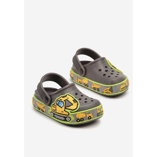 Ciemnoszare Klapki Chodaki z Paskiem na Piętę Perforacją i Piankową Naszywką 24-25 born2be.pl