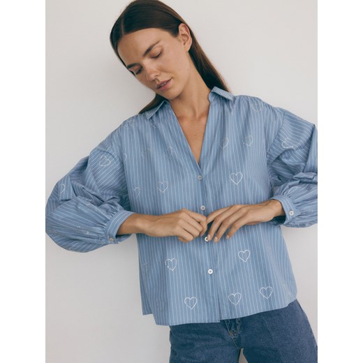 Reserved - Koszula z błyszczącymi aplikacjami - jasnoniebieski Reserved S Reserved wyprzedaż
