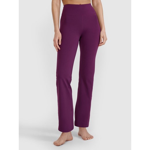 Damskie legginsy do jogi z rozszerzanymi nogawkami 4F 4FWSS25TFTIF324 - fioletowe ze sklepu Sportstylestory.com w kategorii Spodnie damskie - zdjęcie 179232041