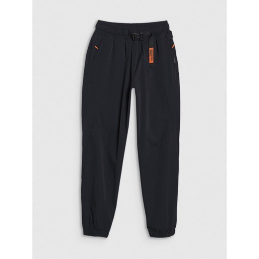 Damskie spodnie casual 4F 4FWSS25TTROF1002 - czarne ze sklepu Sportstylestory.com w kategorii Spodnie damskie - zdjęcie 179232123
