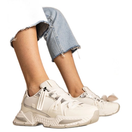 Białe sneakersy damskie na masywnej podeszwie ze sklepu ButyModne.pl w kategorii Buty sportowe damskie - zdjęcie 179232300
