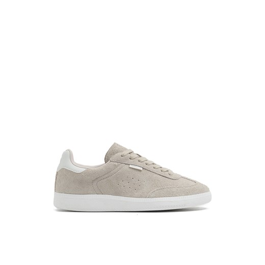 Cropp - Beżowe zamszowe sneakersy - beżowy ze sklepu Cropp w kategorii Buty sportowe męskie - zdjęcie 179236851