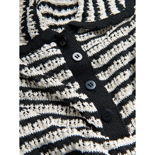 Sweter damski Reserved biały z okrągłym dekoltem 