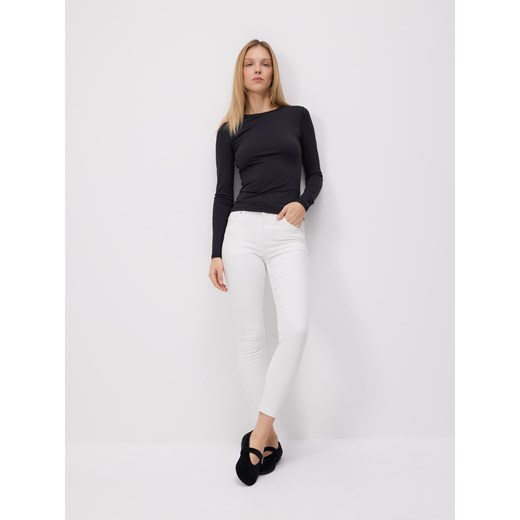 Reserved - Jeansy slim fit ze średnim stanem - złamana biel Reserved 44 Reserved