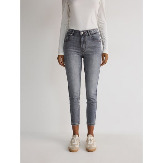 Reserved - Jeansy typu sculpt - jasnoszary Reserved 34 wyprzedaż Reserved