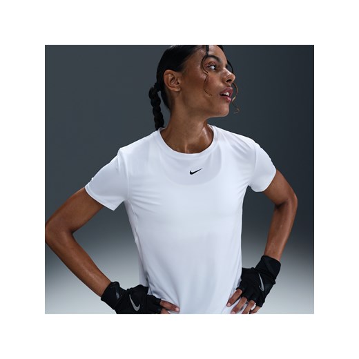 Damska koszulka z krótkim rękawem Dri-FIT Nike One Classic - Biel ze sklepu Nike poland w kategorii Bluzki damskie - zdjęcie 179308243
