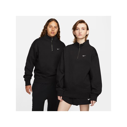 Koszulka męska z zamkiem 1/4 Nike Solo Swoosh - Czerń ze sklepu Nike poland w kategorii Bluzy męskie - zdjęcie 179308610