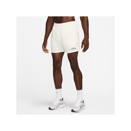 Męskie spodenki do biegania z wszytą bielizną 13 cm Dri-FIT Nike Challenger Flash - Biel ze sklepu Nike poland w kategorii Spodenki męskie - zdjęcie 179308760