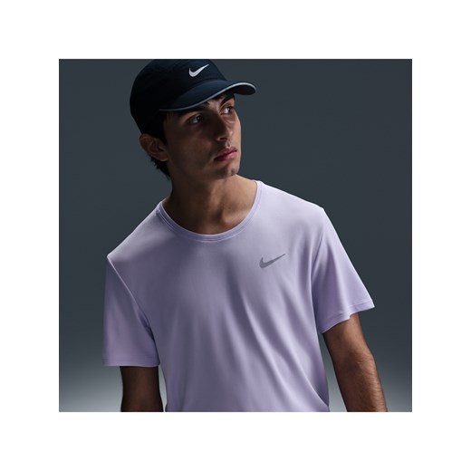 Męska koszulka z krótkim rękawem do biegania Nike Dri-FIT UV Miler - Fiolet ze sklepu Nike poland w kategorii T-shirty męskie - zdjęcie 179308832