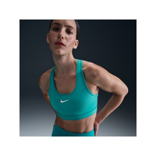 Damski stanik sportowy z wkładkami Nike Swoosh Medium Support - Zieleń ze sklepu Nike poland w kategorii Biustonosze - zdjęcie 179309073