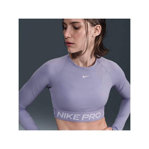 Damska koszulka o skróconym kroju z długim rękawem Dri-FIT Nike Pro - Fiolet ze sklepu Nike poland w kategorii Bluzki damskie - zdjęcie 179309092