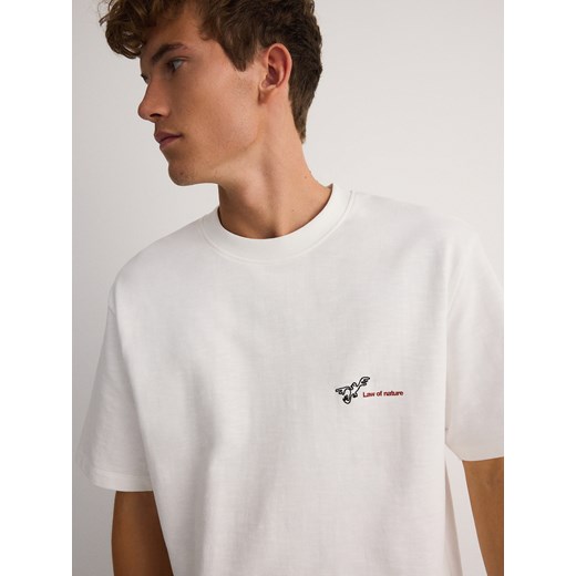 Reserved - T-shirt oversize z nadrukiem na plecach - złamana biel Reserved L Reserved wyprzedaż