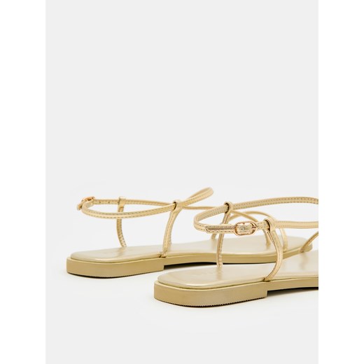 Sandały damskie Mohito na płaskiej podeszwie z klamrą casual 