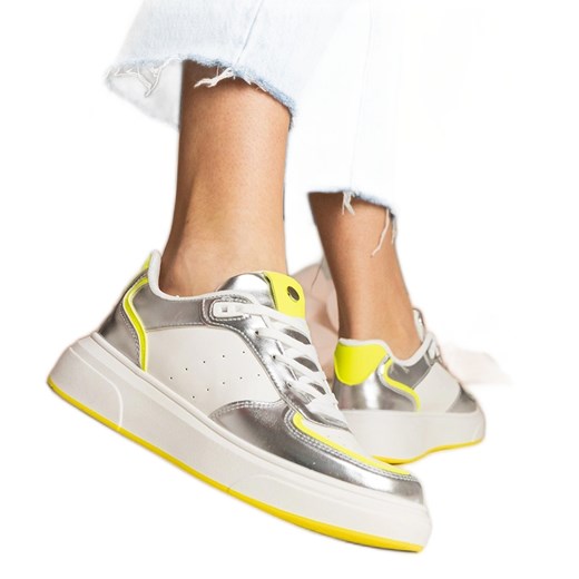Srebrne sneakersy damskie z neonowym dodatkiem srebrny ze sklepu ButyModne.pl w kategorii Buty sportowe damskie - zdjęcie 179333631