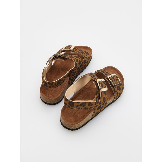 Sandały dziecięce Reserved z klamrą