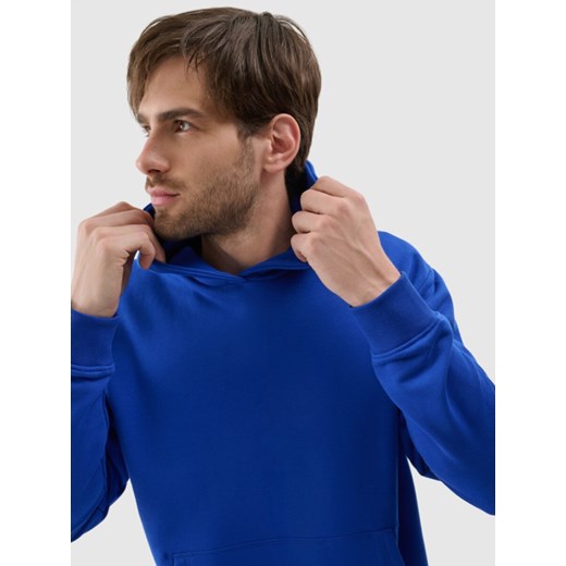 Bluza dresowa nierozpinana z kapturem męska 4F 4FWSS25TSWSM1749 - niebieska ze sklepu Sportstylestory.com w kategorii Bluzy męskie - zdjęcie 179358554