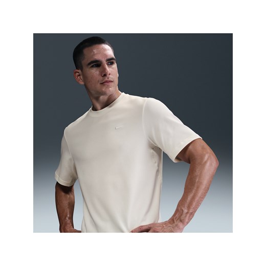 Męska uniwersalna koszulka z krótkim rękawem Dri-FIT Nike Primary - Biel ze sklepu Nike poland w kategorii T-shirty męskie - zdjęcie 179364743
