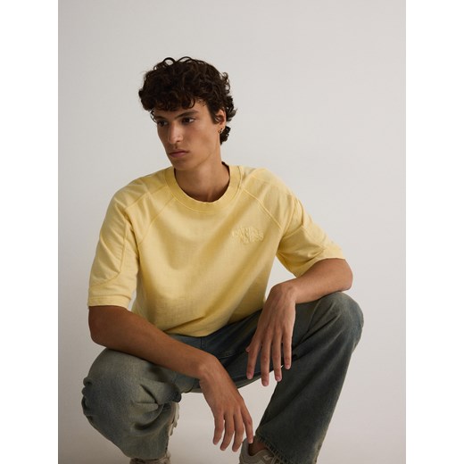 Reserved - T-shirt relaxed fit z haftem - musztardowy Reserved S wyprzedaż Reserved