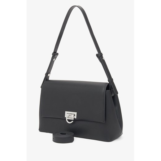 Listonoszka czarna Estro matowa ze skóry na ramię 