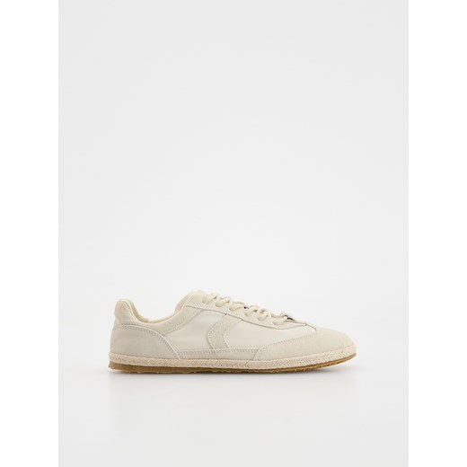 Reserved - Sneakersy z łączonych materiałów - beżowy ze sklepu Reserved w kategorii Buty sportowe damskie - zdjęcie 179391533