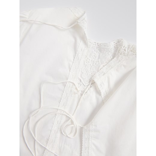 Reserved - Bluzka z haftowanym zdobieniem - złamana biel Reserved S Reserved