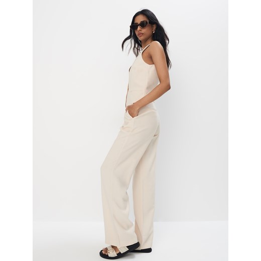 Mohito - Beżowe spodnie z wiskozą - beżowy ze sklepu Mohito w kategorii Spodnie damskie - zdjęcie 179396372